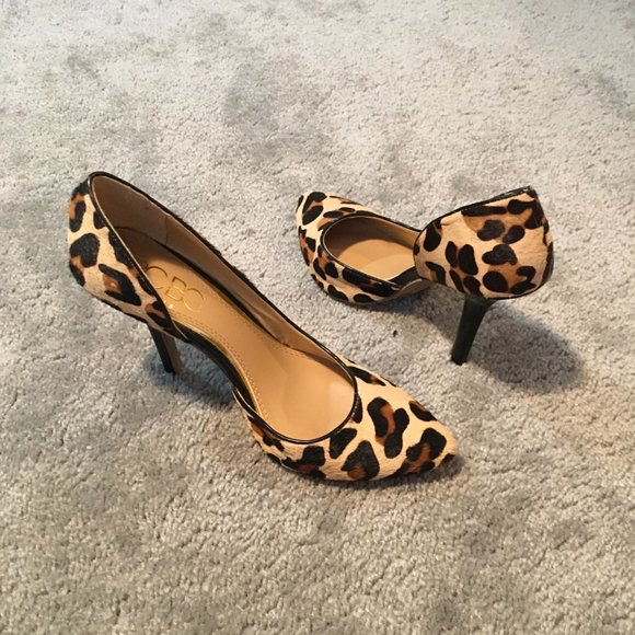 BCBG Brown Cheetah Print Faux Fur Texture Pointed Toe Heels - Picture 6 of 6